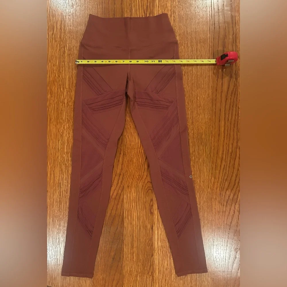ALO YOGA Ultimate High-Waist Leggings in Earth / Mauve Pink (Moto Paneled)